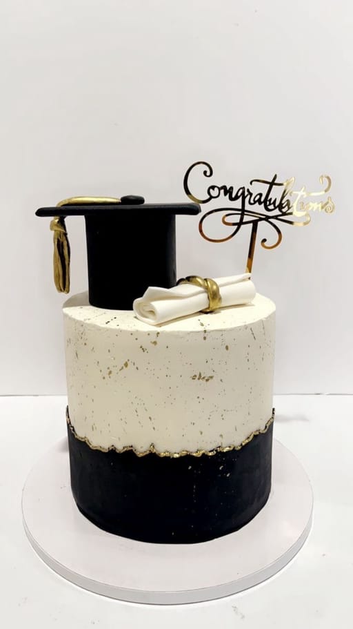  1.5 Kg Graduation Cake 