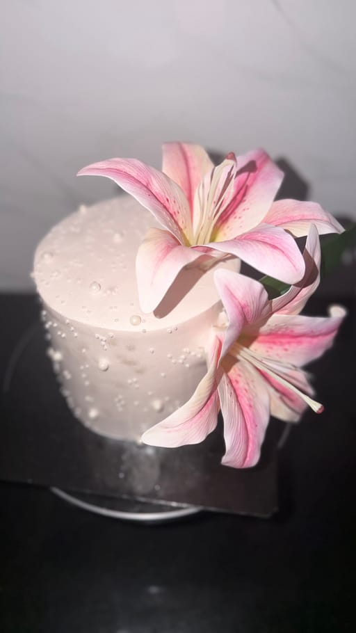 Viral Lily Cake 