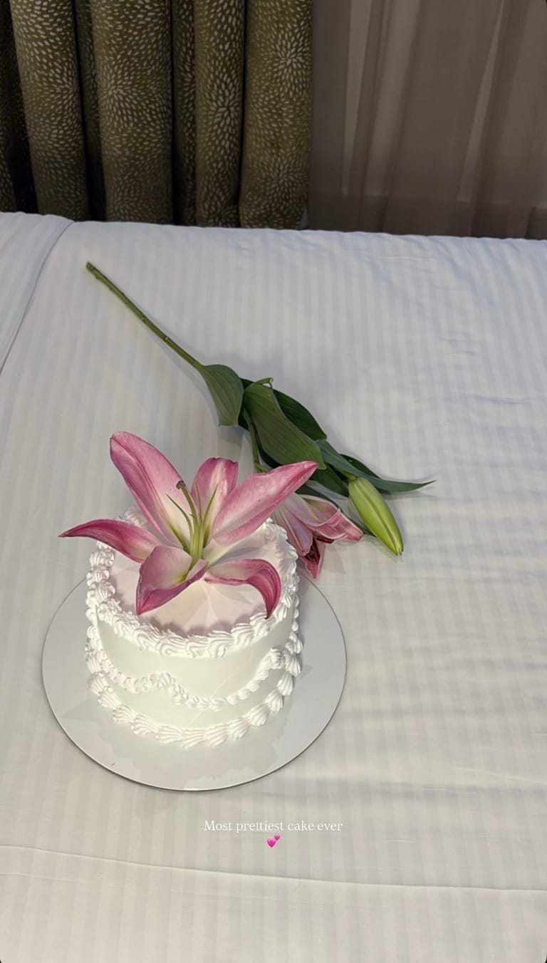 The Lily Cake - Image 1