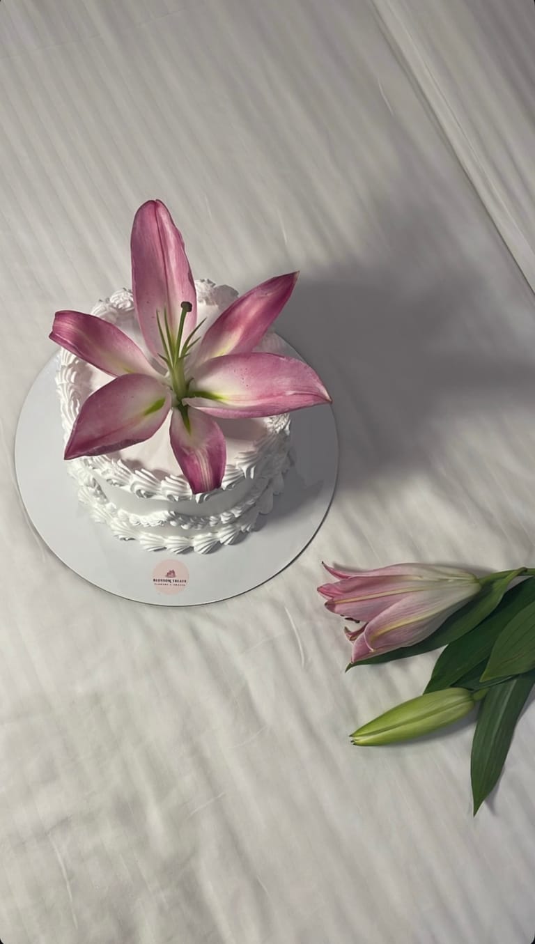 The Lily Cake - Image 2