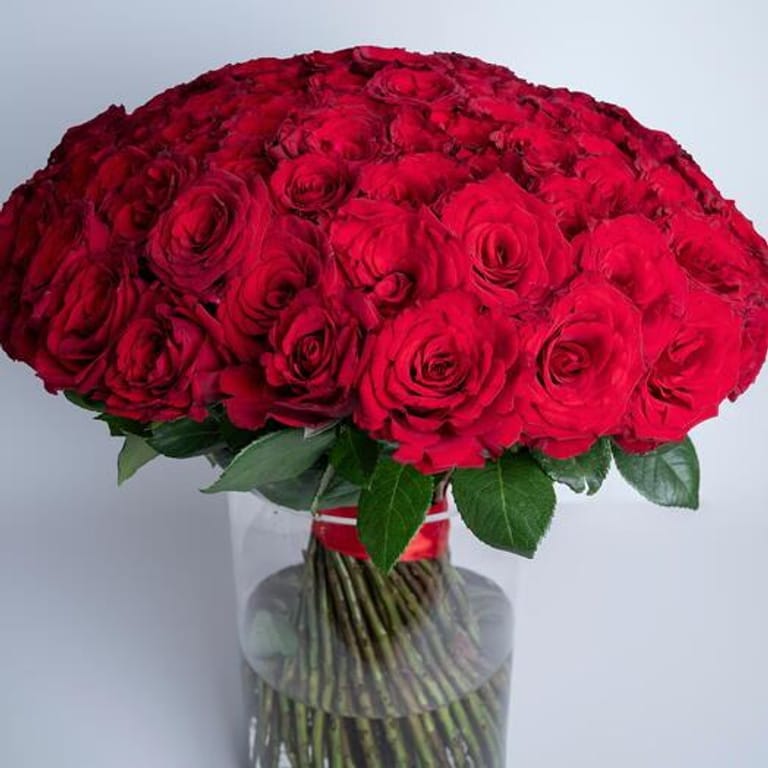 101 Red Roses Luxury Glass Vase Arrangement-A421 - Image 2