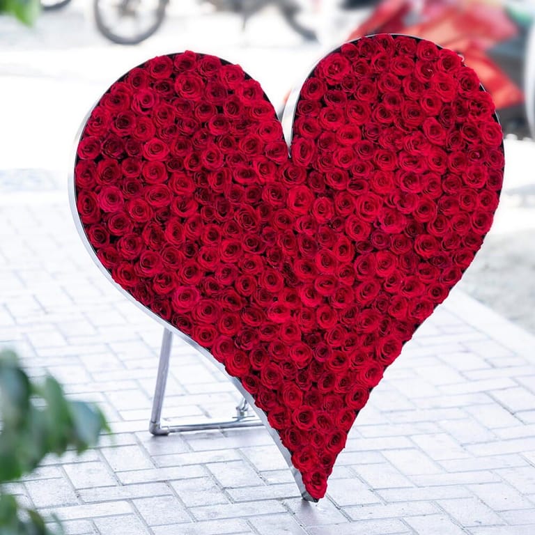 281 Ultimate Luxury Red Roses Heart Arrangement-A428 - Image 1