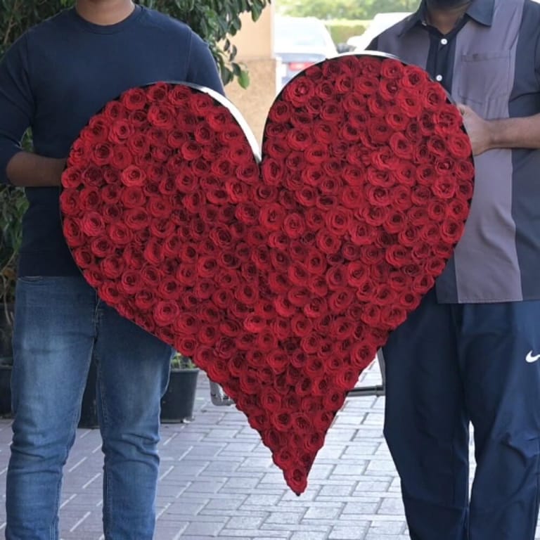281 Ultimate Luxury Red Roses Heart Arrangement-A428 - Image 2