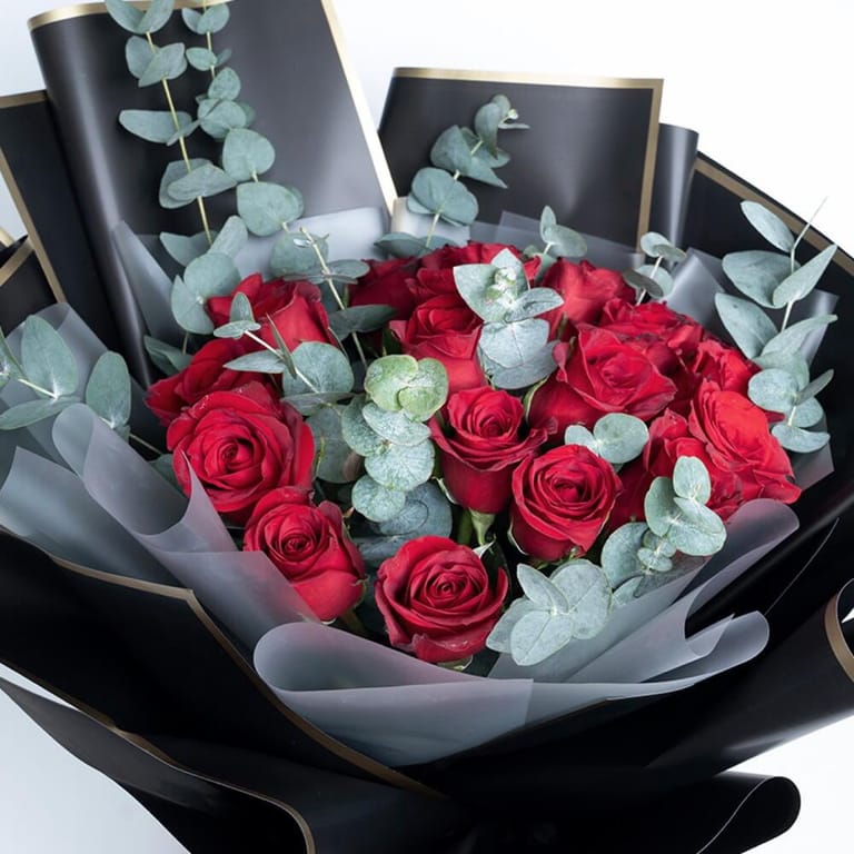 25 Red Roses And Eucalyptus Black Luxury Bouquet-A440 - Image 4