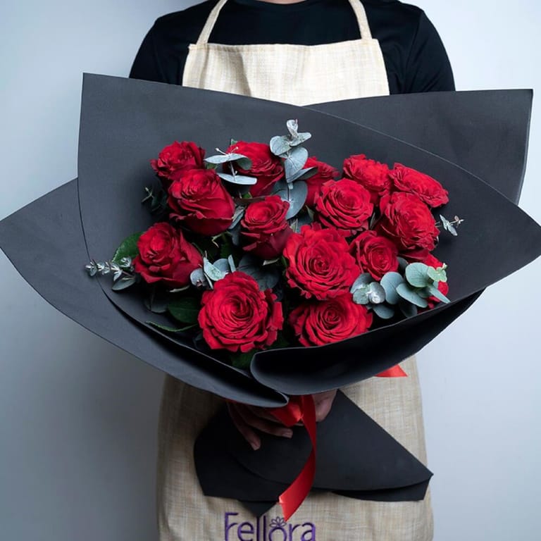 15 Red Roses And Eucalyptus Black Luxury Bouquet-A443 - Image 2