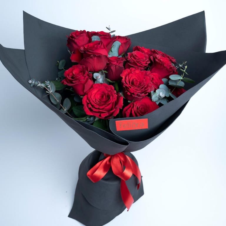 15 Red Roses And Eucalyptus Black Luxury Bouquet-A443 - Image 3