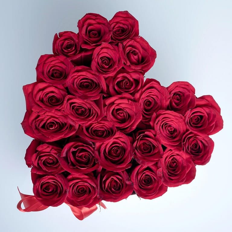 29 Luxury Red Roses Heart Box-A442 - Image 4