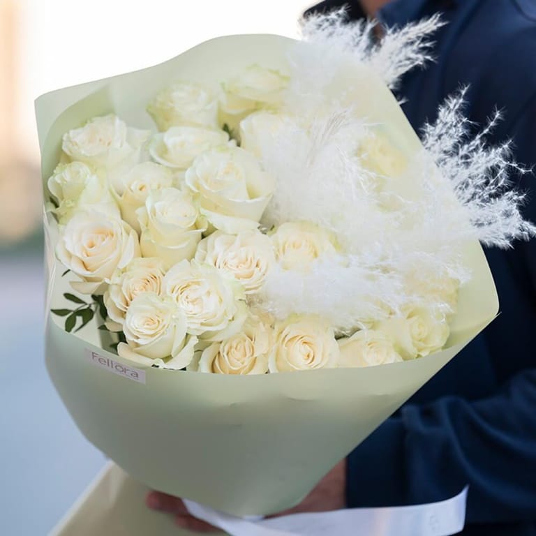 21 White Roses And Pampas Bouquet-A467 - Image 1