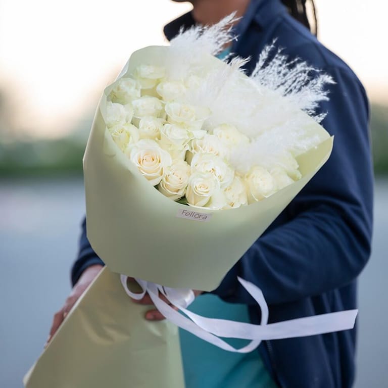 21 White Roses And Pampas Bouquet-A467 - Image 3