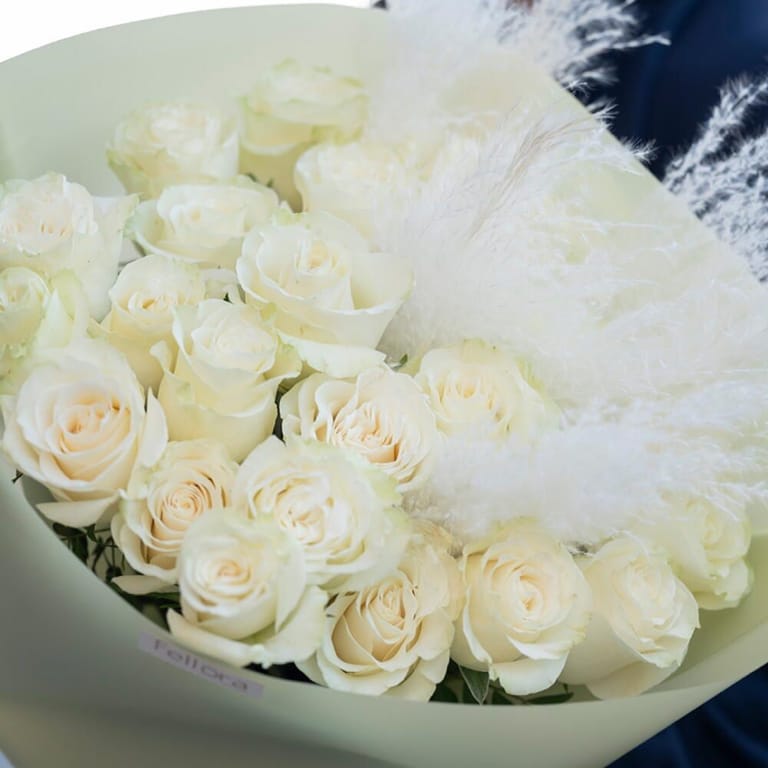 21 White Roses And Pampas Bouquet-A467 - Image 4