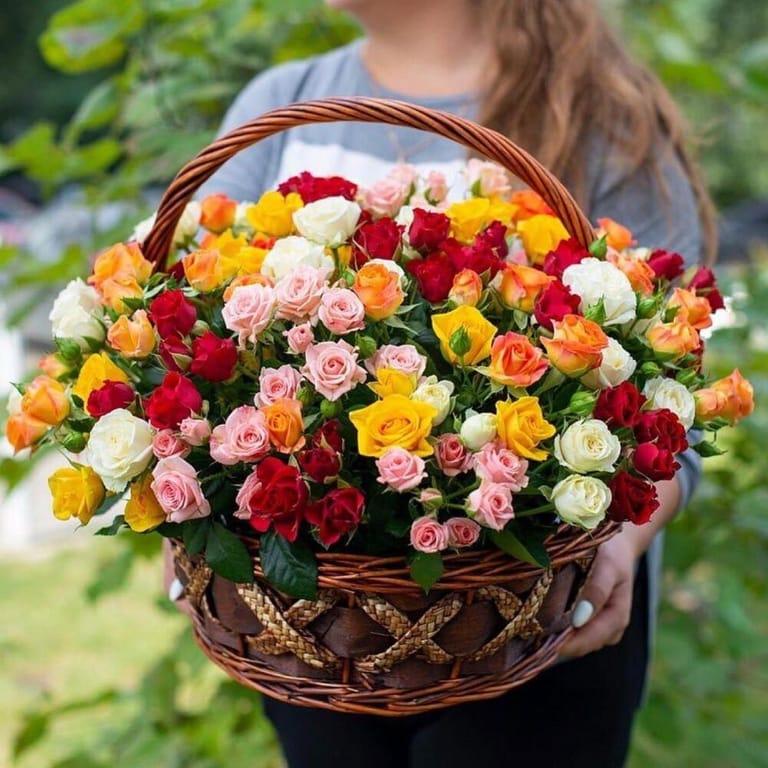 35 Mixed Spray Roses Luxury Basket-A576 - Image 1