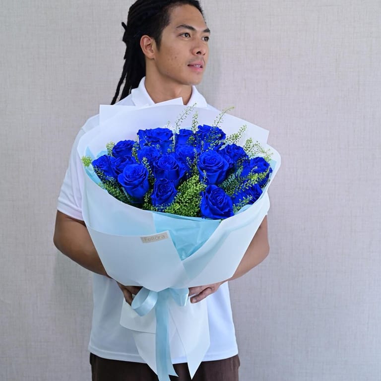 15 Tinted Blue Roses And Lepidium Luxury Bouquet-A583 - Image 3
