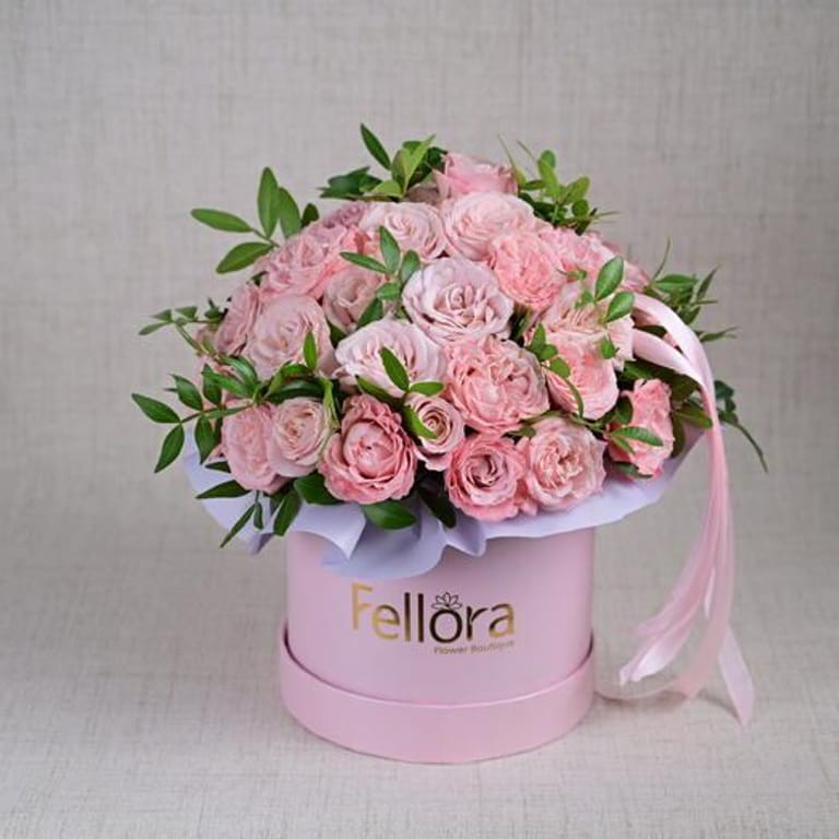 11 Madam Bombastic Spray Roses Luxury Flower Box-A650 - Image 3