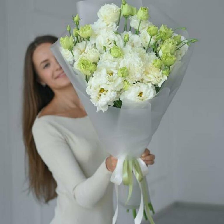 9 White Lisianthus Luxury Bouquet-A779 - Image 2