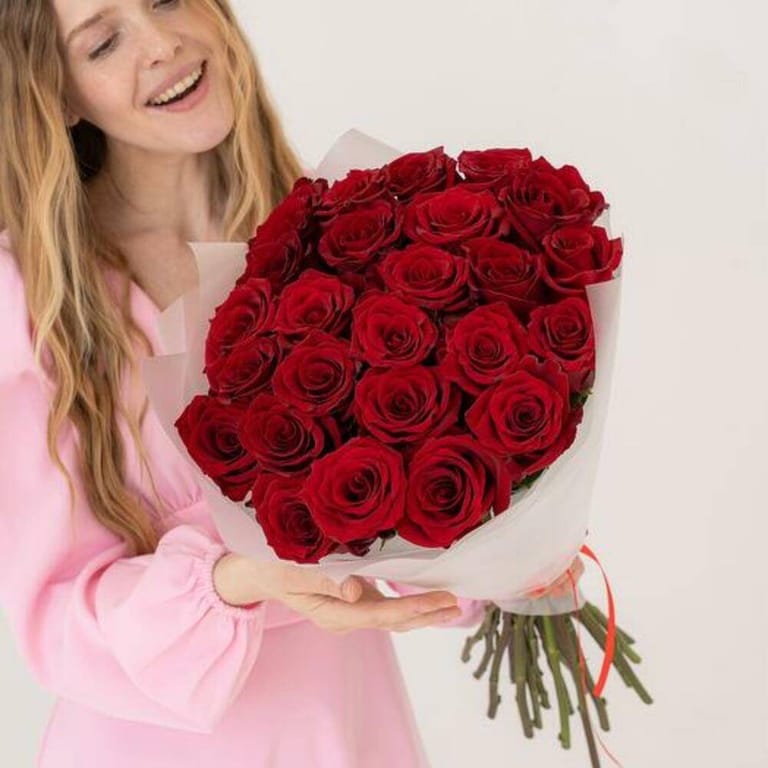 25 Red Roses Luxury Mono Bouquet-A780 - Image 3