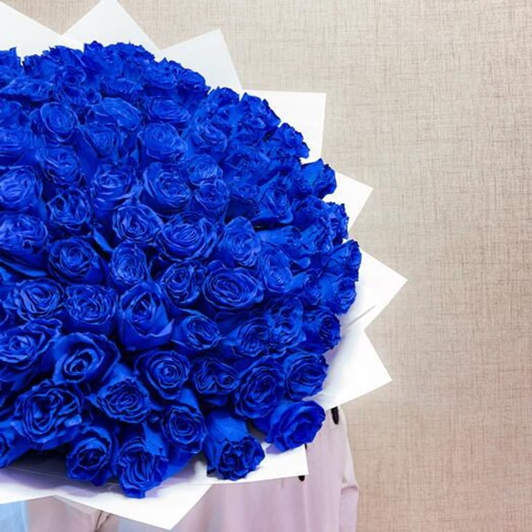 101 Royal Blue Roses Grand Luxury Bouquet-A1000 - Image 4