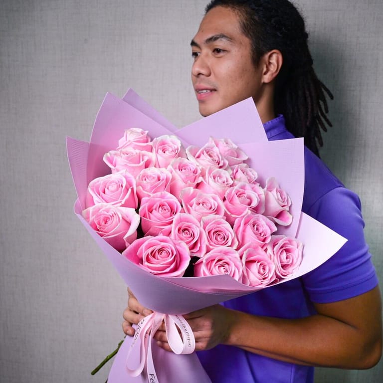 25 Pink Rosita Ecuador Roses Bouquet-A1047 - Image 1