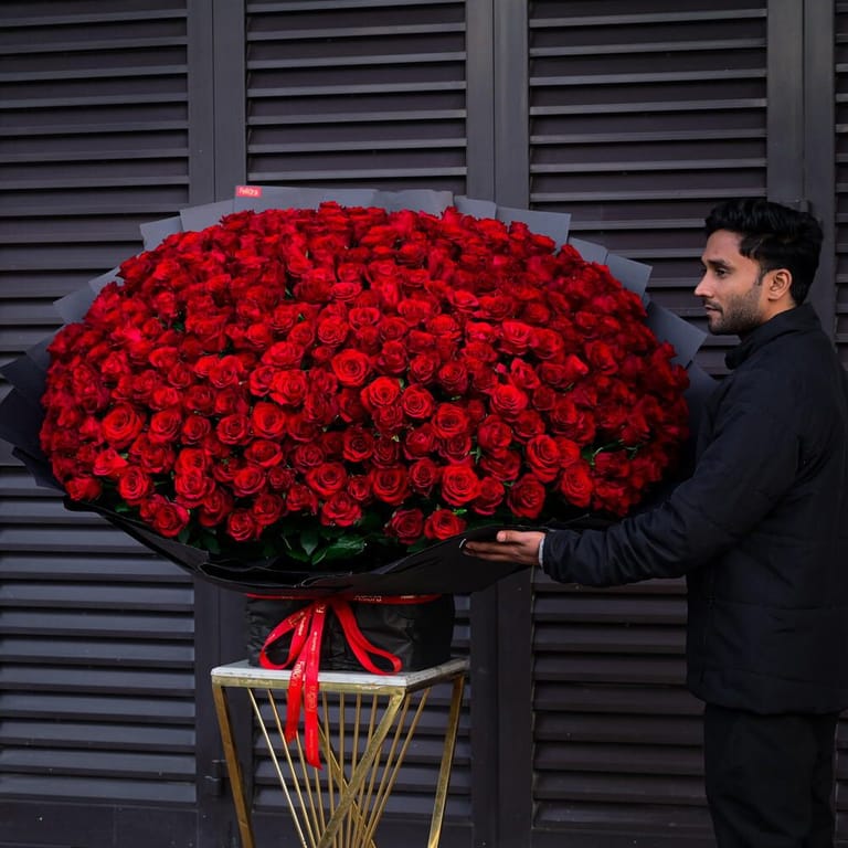 301 Red Roses Grand Luxury Bouquet-A1009 - Image 4