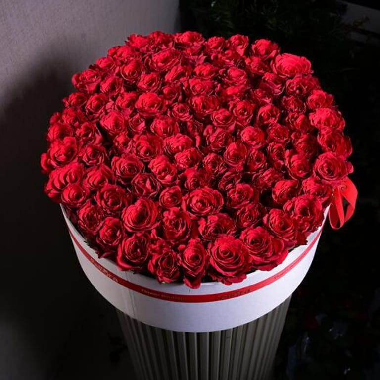 121 Luxury Red Roses In Grand White Box-A1075 - Image 2