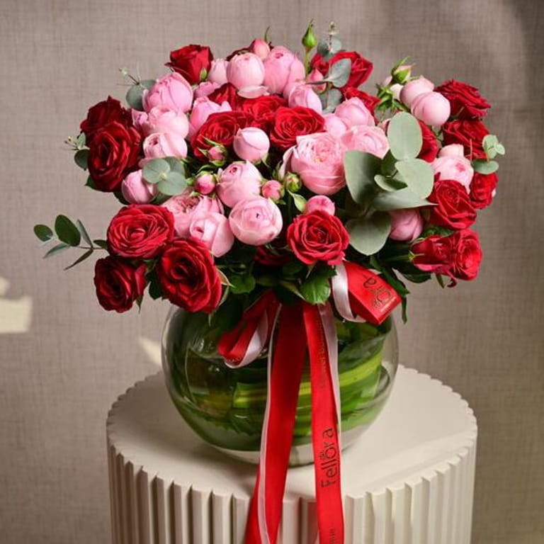 15 Mansfield Park Peony Rose And Red Spray Roses Luxury Vas-A1181 - Image 3