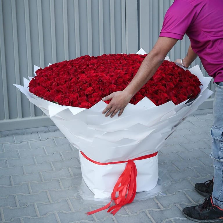 501 Red Roses Grand Luxury Bouquet-A1424 - Image 4