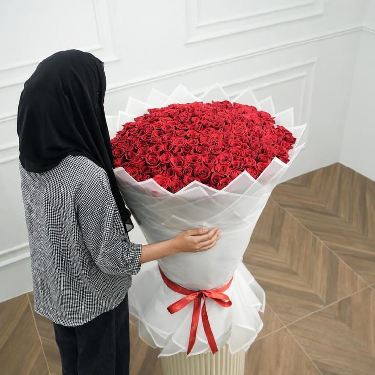 151 Red Roses Grand Luxury Bouquet-A1580 - Image 3