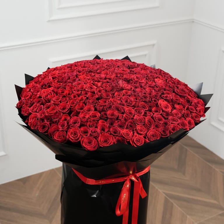 501 Red Roses Grand Luxury Mono Bouquet-A1588 - Image 3