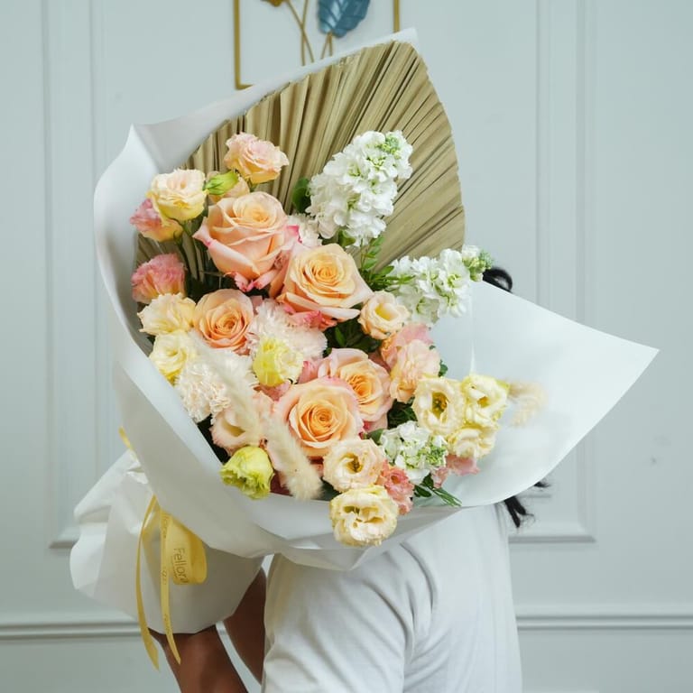 Peach Roses And Matthiola Luxury Bouquet-A481 - Image 2
