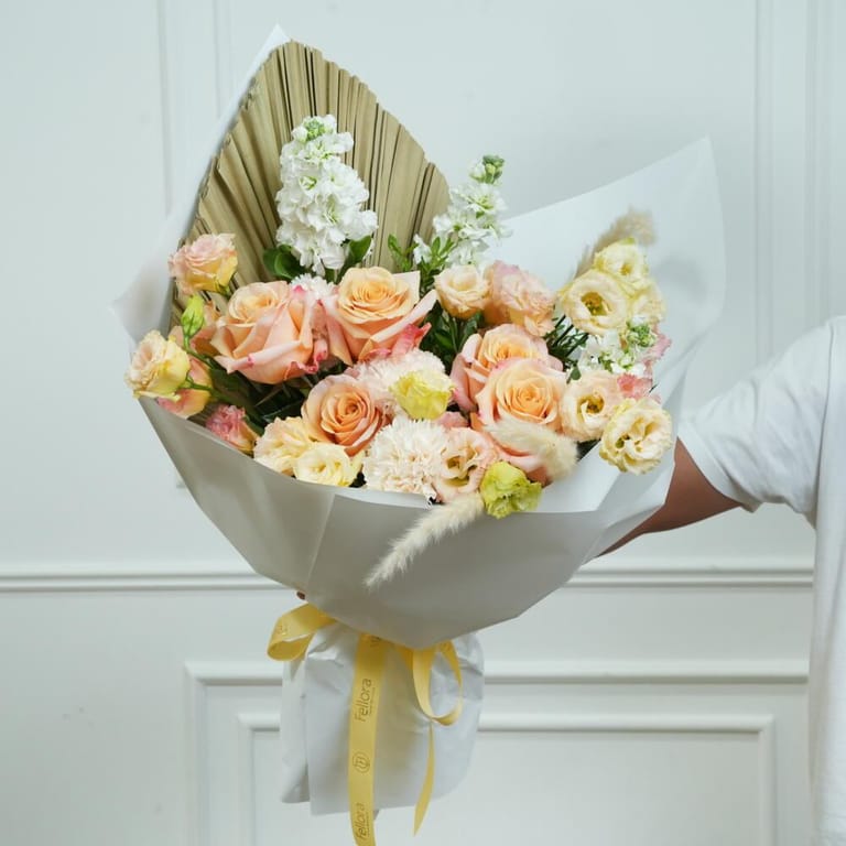 Peach Roses And Matthiola Luxury Bouquet-A481 - Image 3