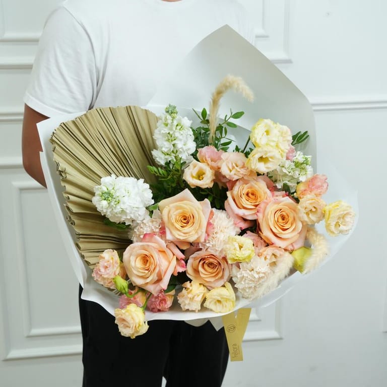 Peach Roses And Matthiola Luxury Bouquet-A481 - Image 4