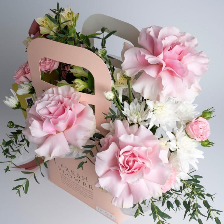 Eid Mubarak Pink Flowers And Patchi Chocolate Luxury Gift Ba-A491 - Image 3