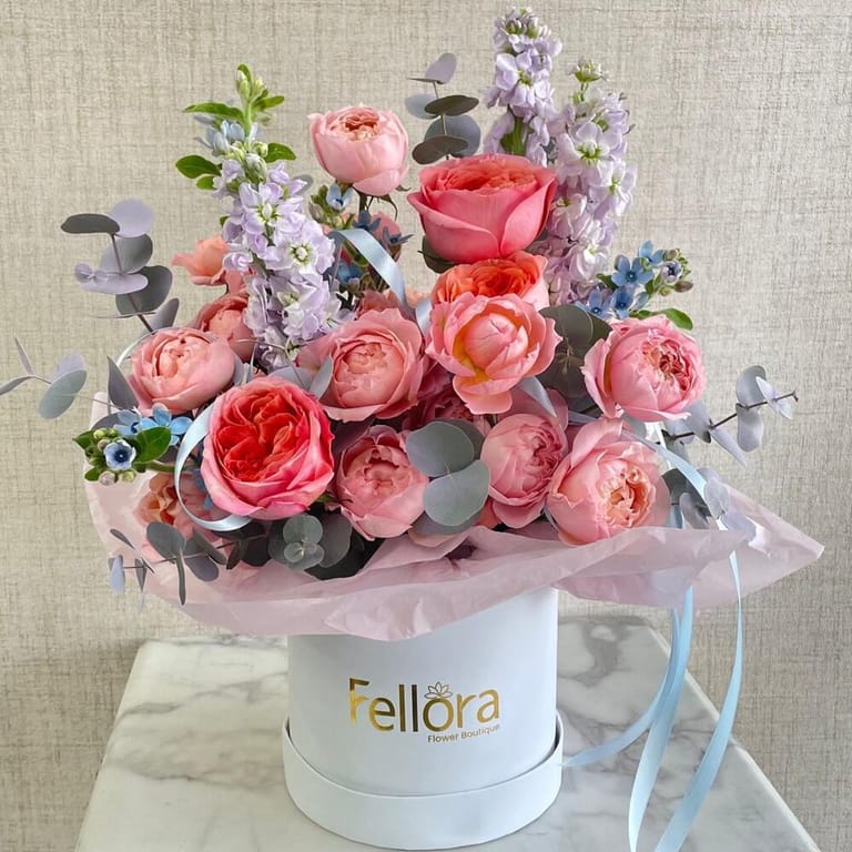 Pink Garden Roses And Matthiola Luxury Flower Box-A571 - Image 1