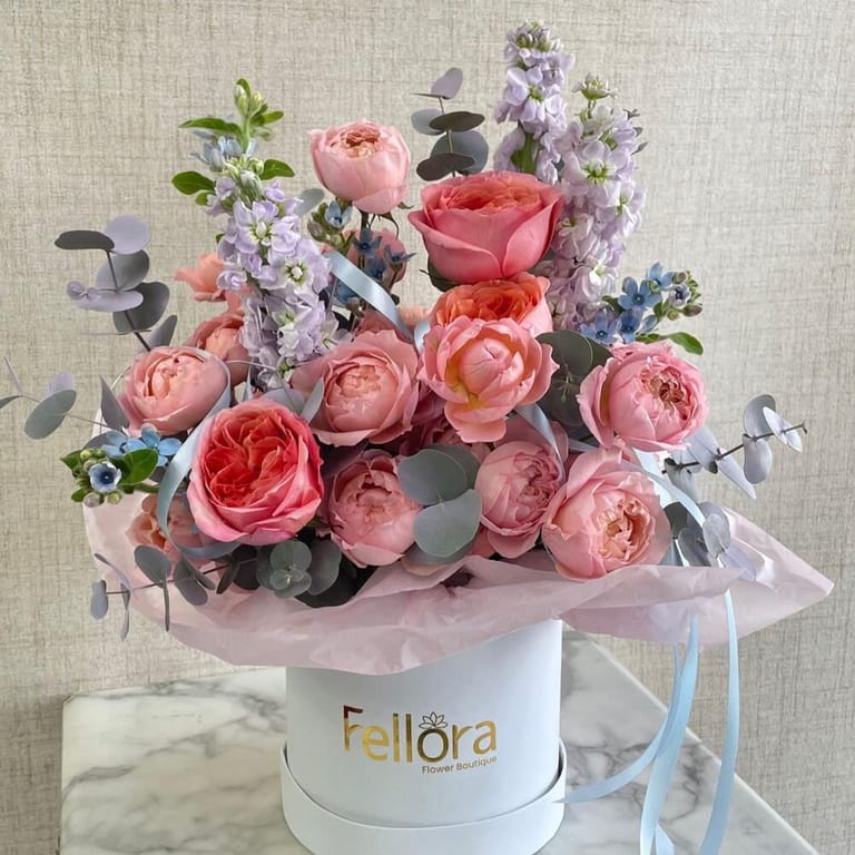 Pink Garden Roses And Matthiola Luxury Flower Box-A571 - Image 2