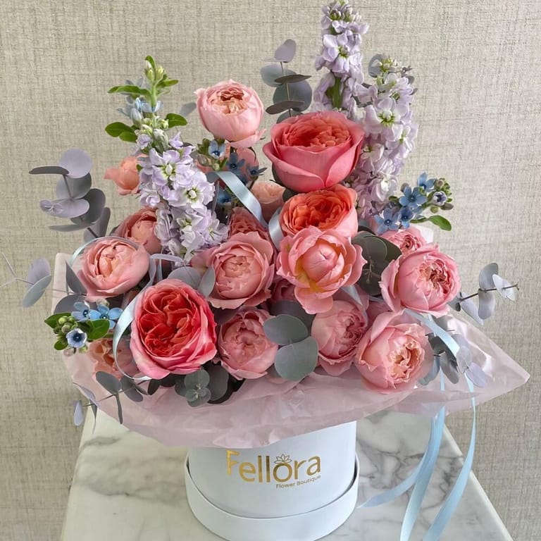 Pink Garden Roses And Matthiola Luxury Flower Box-A571 - Image 4