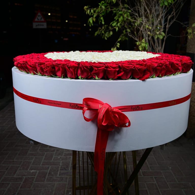 Red Roses White Heart Luxury Large Flower Box-A665 - Image 4