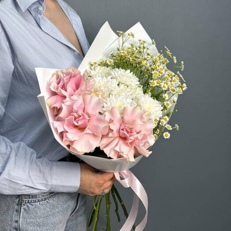 Pink Rose White Chrysanthemum And Chamomile Bouquet-A692 - Image 6