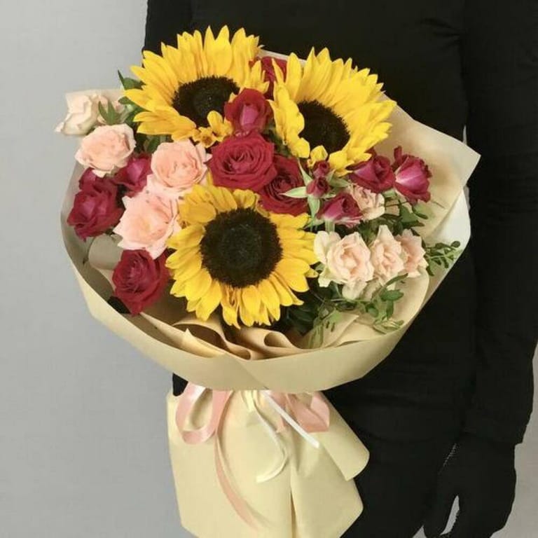 Sunflowers And Mixed Roses Luxury Bouquet-A721 - Image 1