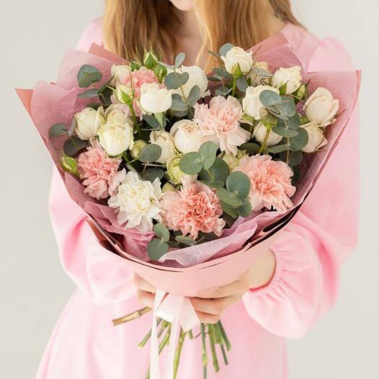 White Spray Roses And Carnations Luxury Bouquet-A781 - Image 1