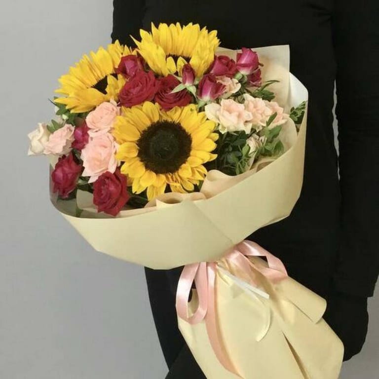Sunflowers And Mixed Roses Luxury Bouquet-A721 - Image 6