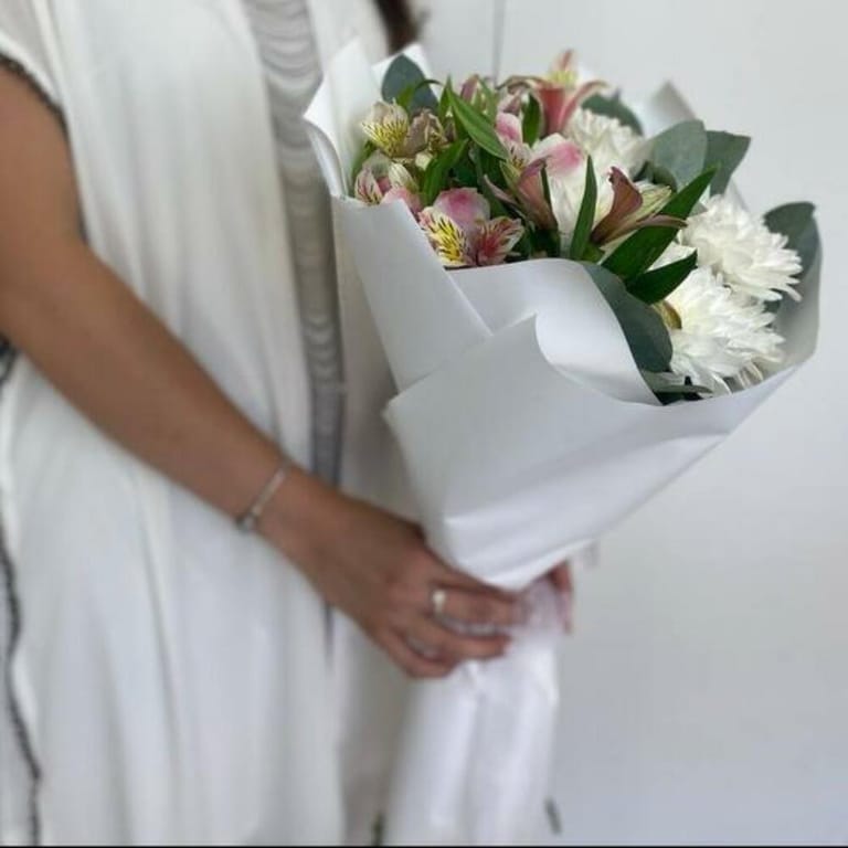 White Chrysanthemum And Pink Alstroemeria Luxury Bouquet-A828 - Image 3