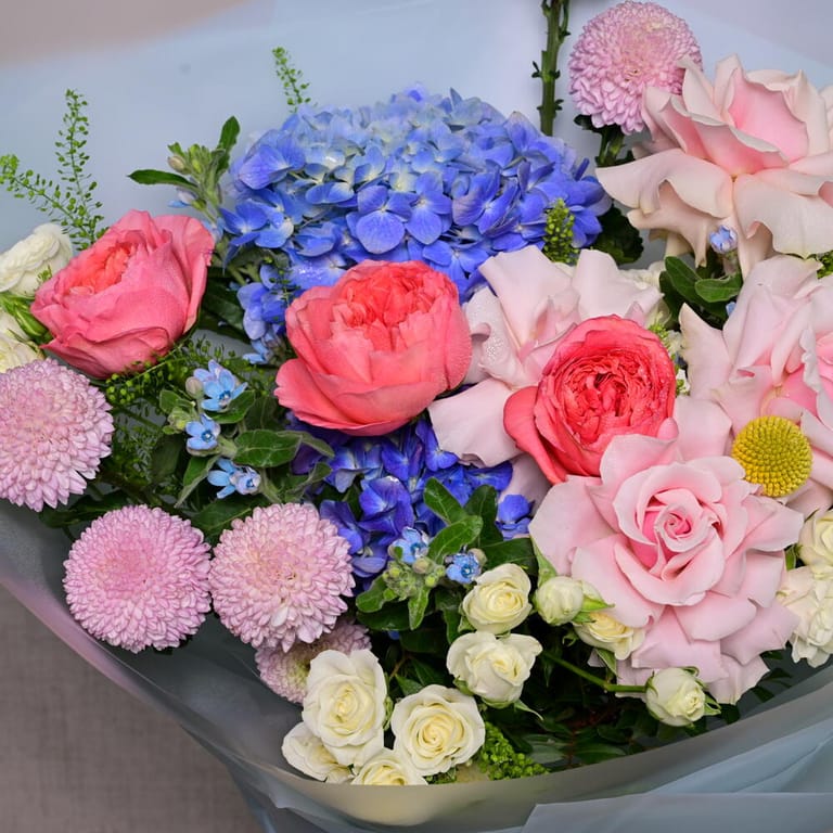 Hydrangea And Pink Premium Roses Luxury Bouquet-A1072 - Image 6