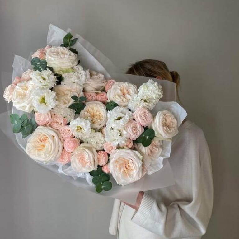 White OHara Roses And Lisianthus Luxury Bouquet-A1117 - Image 5