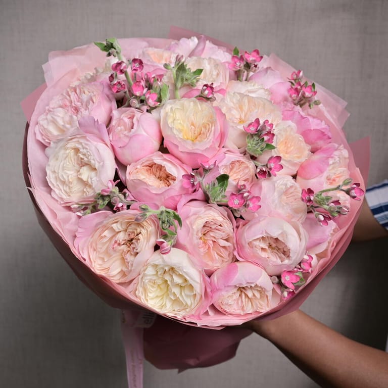 David Austin Roses Luxury Bouquet-A1230 - Image 4