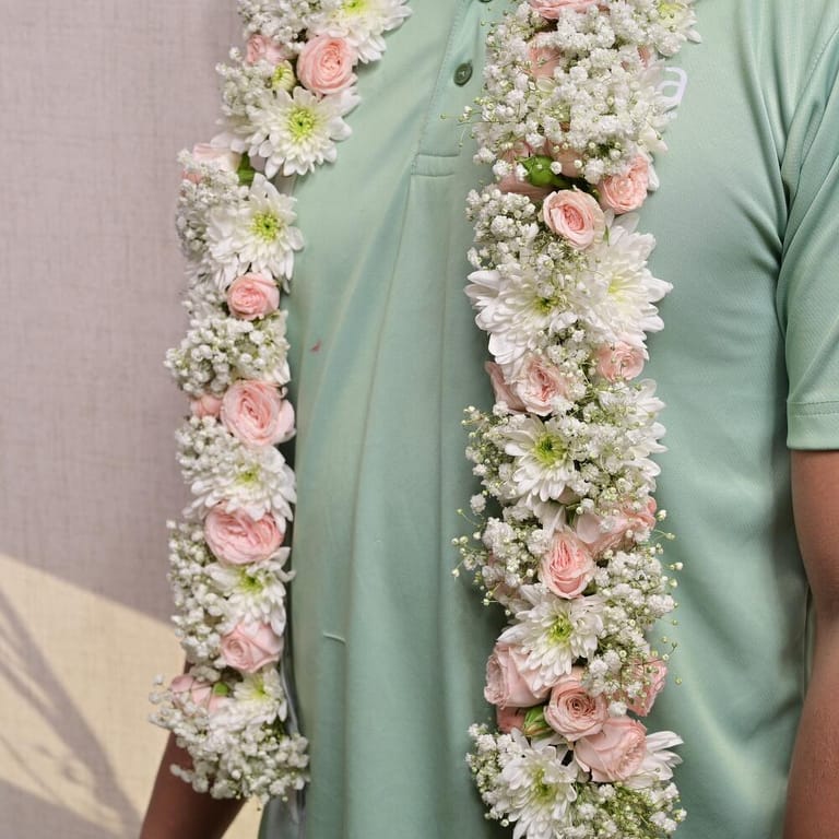 Pink Spray Roses And Gypsophila Graduation Flower Garland-A1261 - Image 2