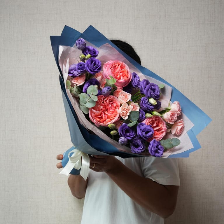 Garden Roses And Purple Lisianthus Luxury Bouquet-A1384 - Image 1