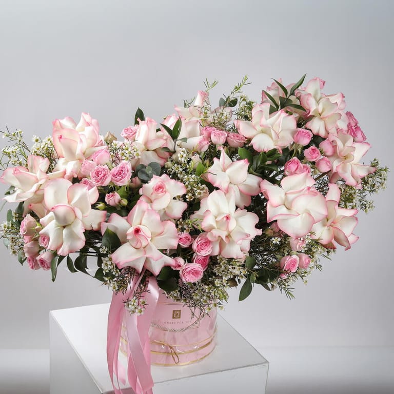 Pink Roses And Spray Roses Luxury Flower Box-A1407 - Image 3