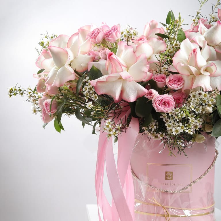Pink Roses And Spray Roses Luxury Flower Box-A1407 - Image 4