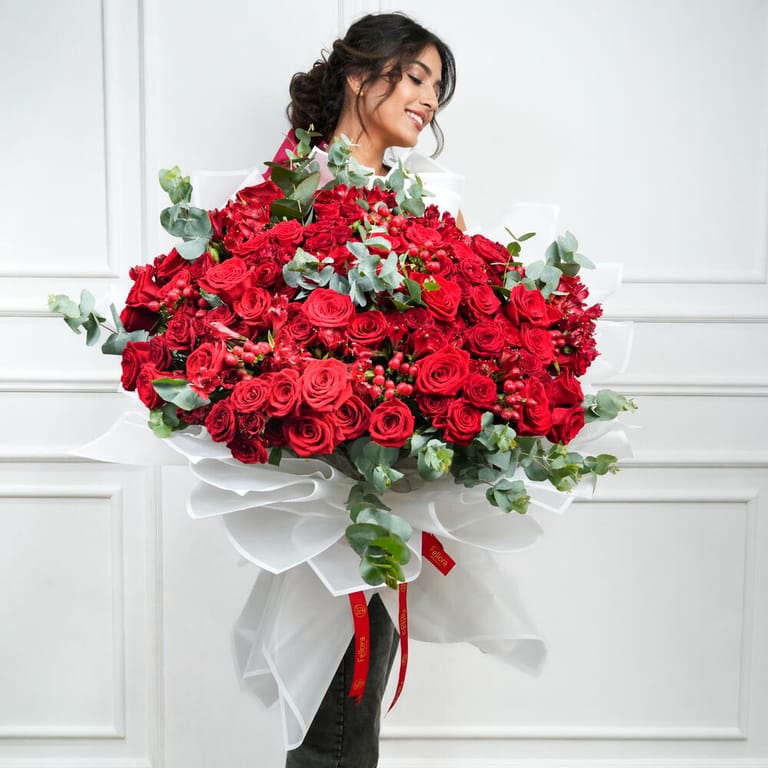 Grand Red Roses Luxury Flower Bouquet-A1672 - Image 1
