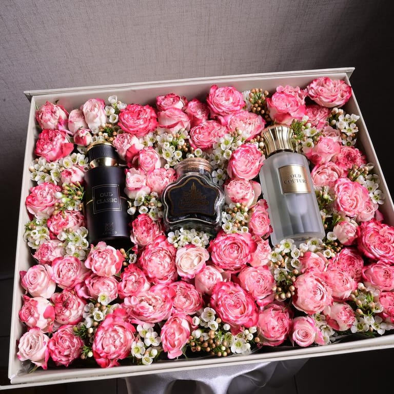 spray Roses Gift Box With Ahmad Al Maghribi Sa adah Perfume-C68 - Image 2