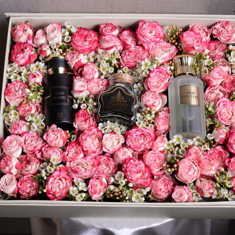 spray Roses Gift Box With Ahmad Al Maghribi Sa adah Perfume-C68 - Image 4